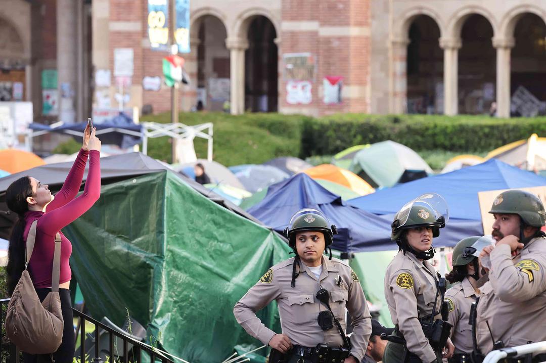 Police Clear Pro-Palestinian Camp, Retake Occupied Building at UC Irvine